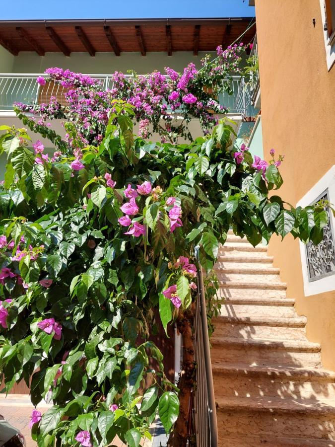 La Bougainville - Luxury Apartment Torbole Sul Garda Exterior foto