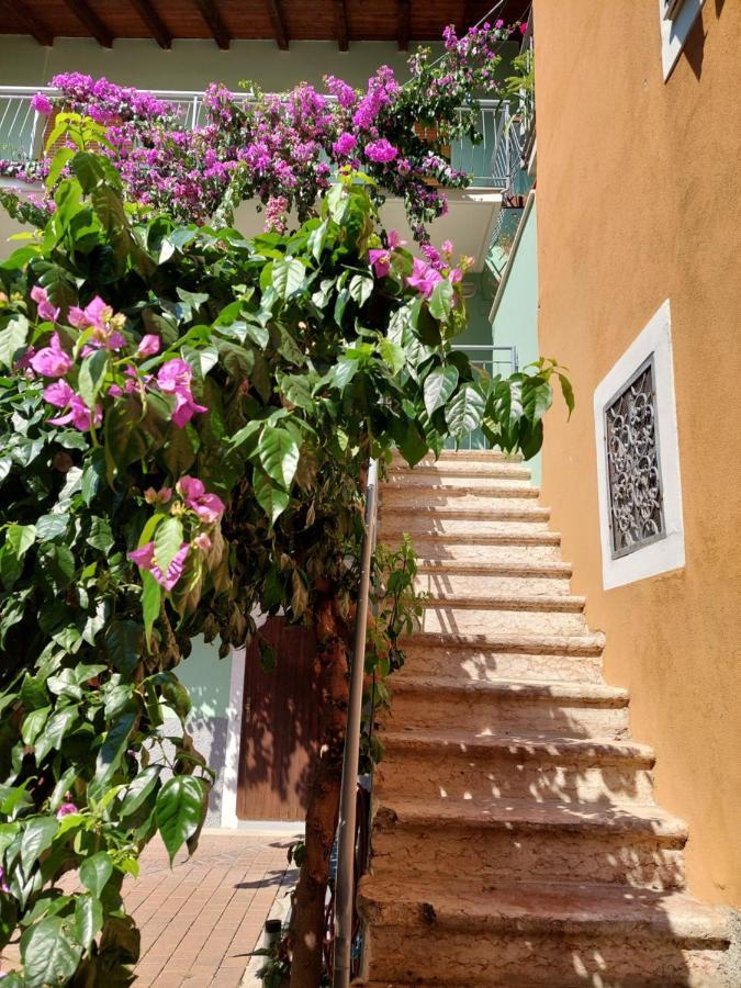La Bougainville - Luxury Apartment Torbole Sul Garda Exterior foto