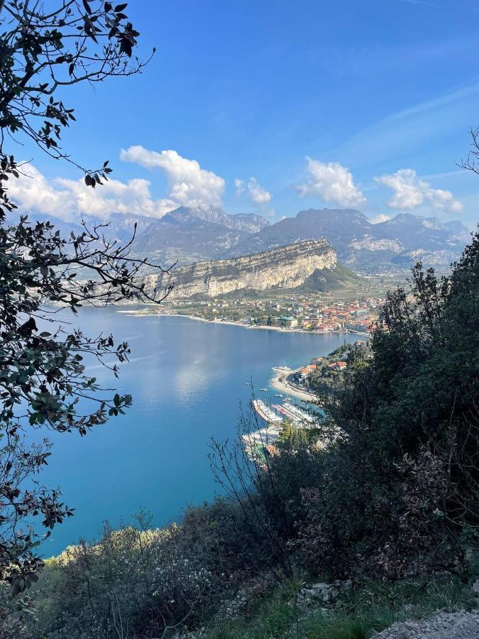 La Bougainville - Luxury Apartment Torbole Sul Garda Exterior foto
